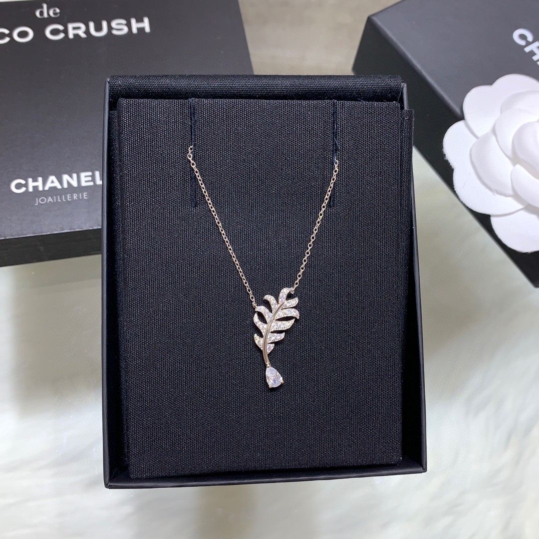 Chanel Chanel Plume de 羽毛项链羽毛满钻项链 Plume 是法文羽毛的意思