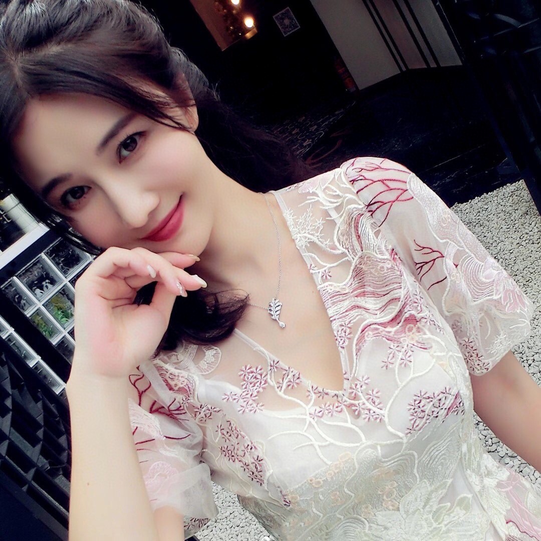 Chanel Chanel Plume de 羽毛项链羽毛满钻项链 Plume 是法文羽毛的意思