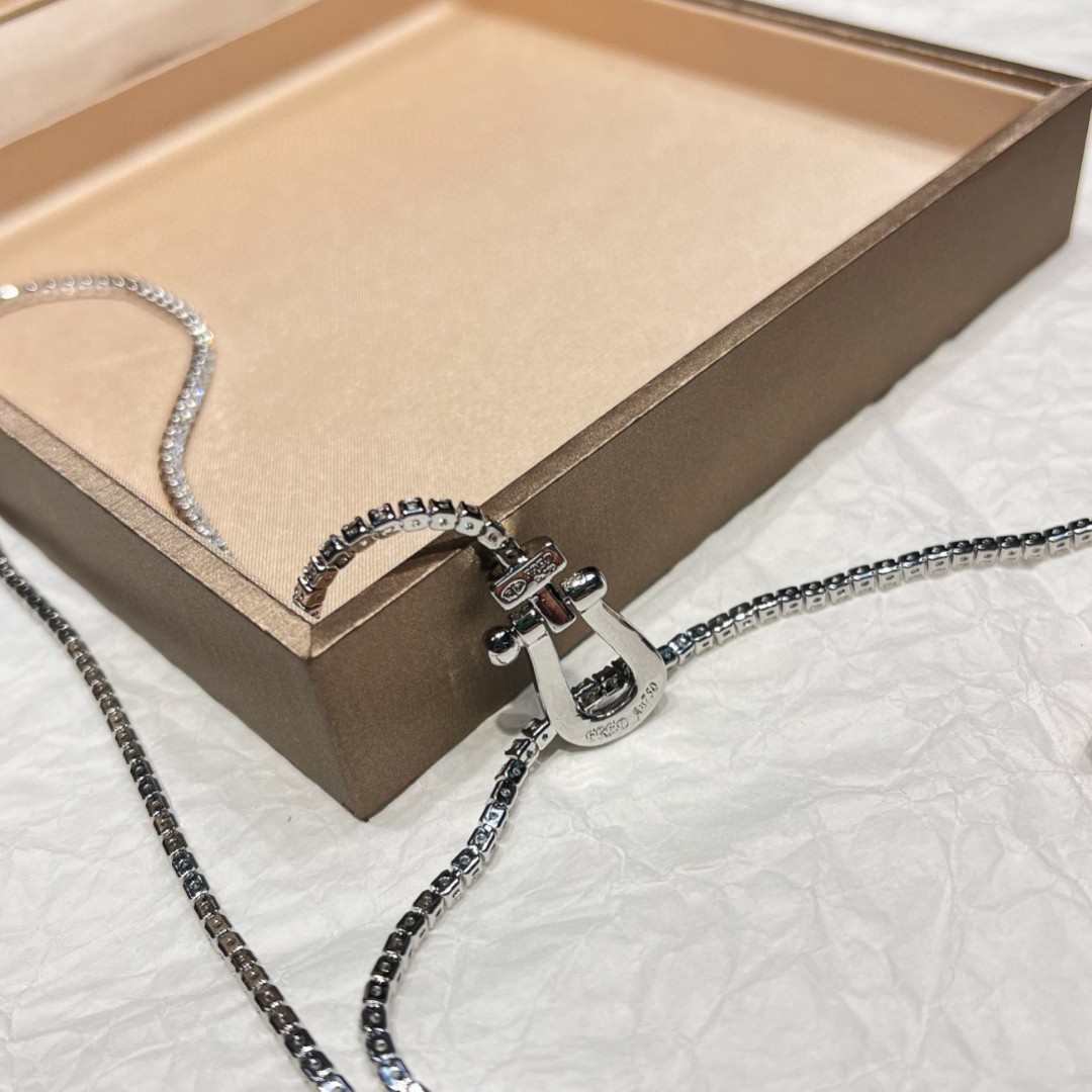 Fred’s New Horse Hooves Jewelry: High-End V Gold Imports for Youthful Fashion - 图片 5