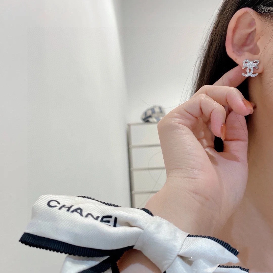 Chanel 卖疯了太 了 【香小蝴蝶结双c耳钉】Z 3800