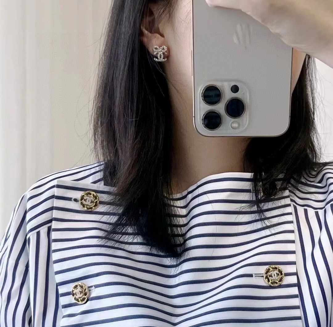 Chanel 卖疯了太 了 【香小蝴蝶结双c耳钉】Z 3800