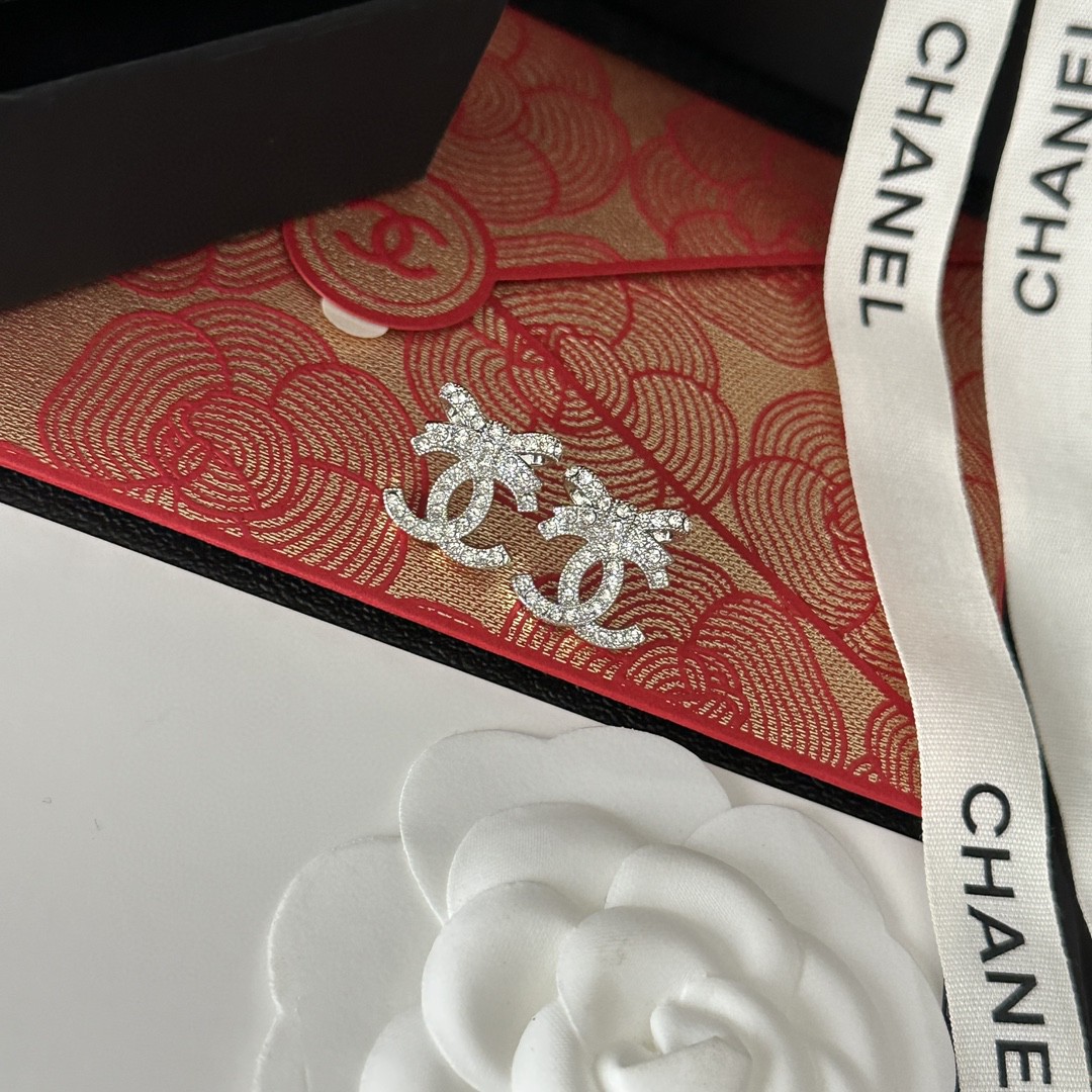 Chanel 卖疯了太 了 【香小蝴蝶结双c耳钉】Z 3800