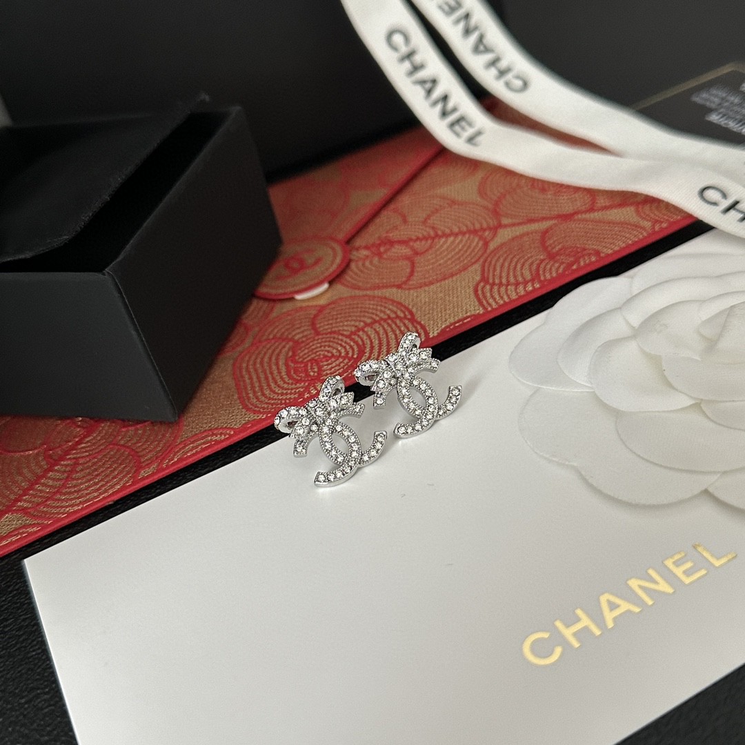 Chanel 卖疯了太 了 【香小蝴蝶结双c耳钉】Z 3800