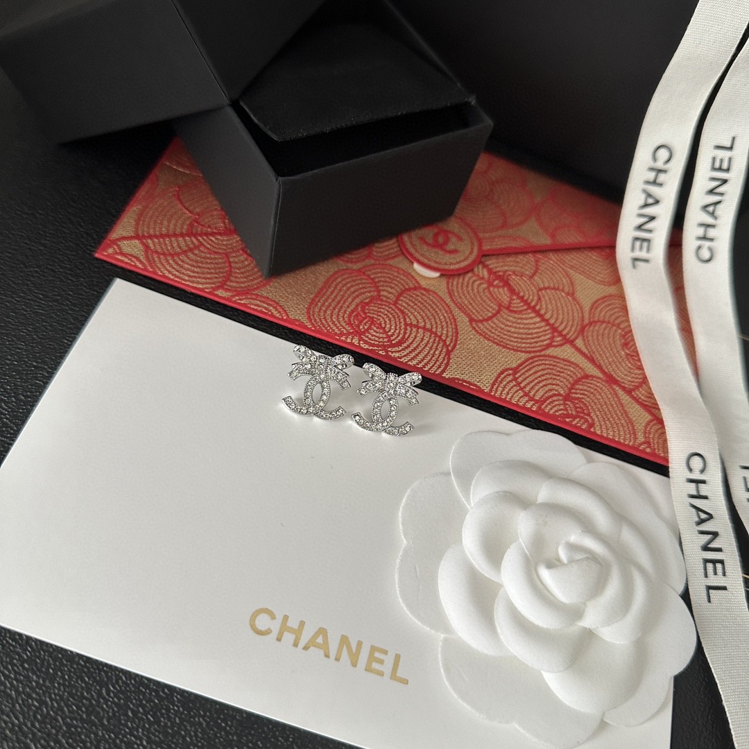 Chanel 卖疯了太 了 【香小蝴蝶结双c耳钉】Z 3800