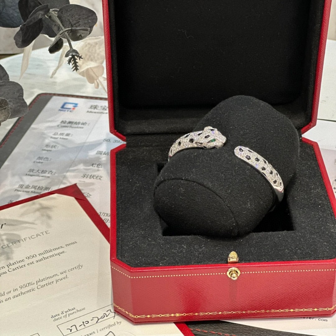 Craftsman’s Unique “Fur Setting” Jewels: Metal Claws Create Intricate Designs. - 图片 5