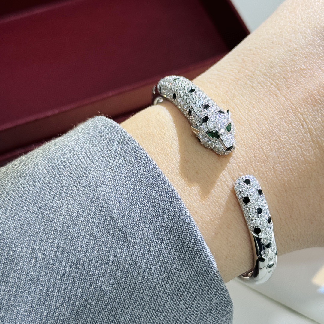 Craftsman’s Unique “Fur Setting” Jewels: Metal Claws Create Intricate Designs. - 图片 2