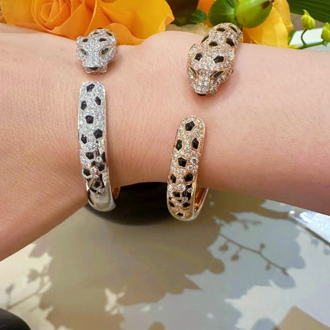 Craftsman’s Unique “Fur Setting” Jewels: Metal Claws Create Intricate Designs. - 图片 4