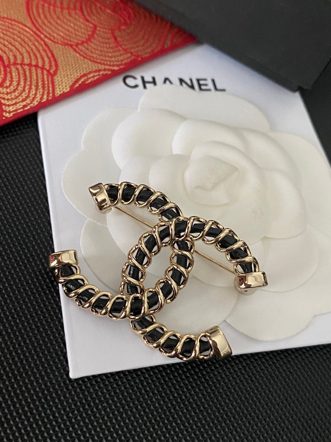 Chanel ZP打版 小香 CHANEL 施华洛进口真皮手串字母组合胸针