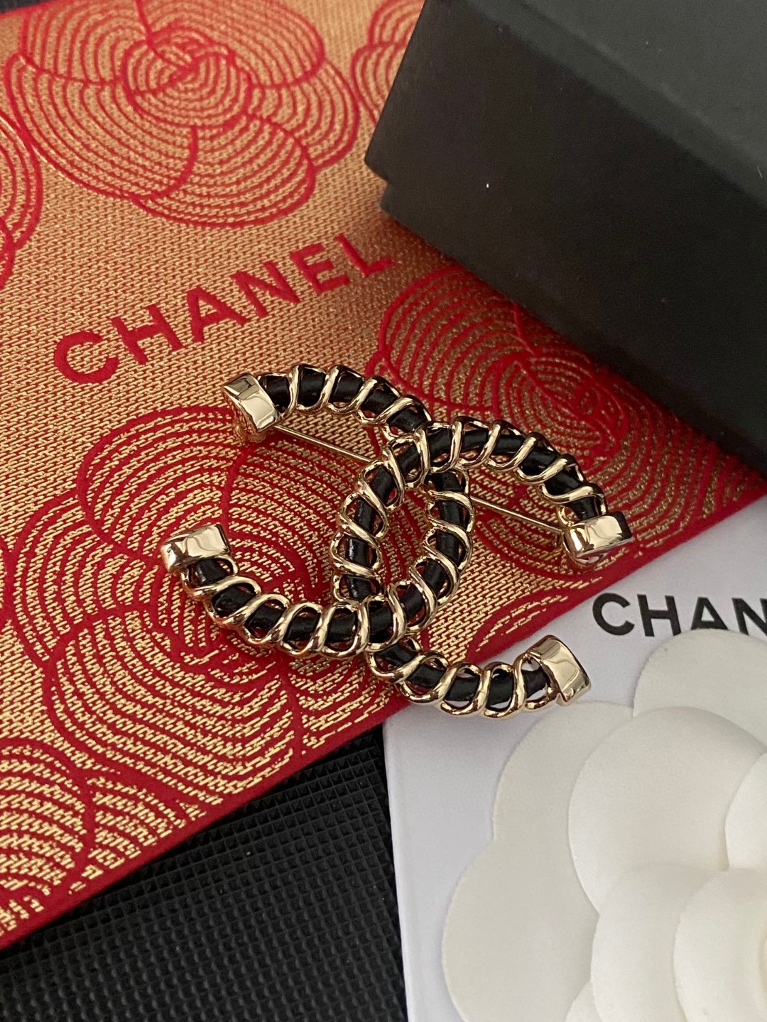 Chanel ZP打版 小香 CHANEL 施华洛进口真皮手串字母组合胸针