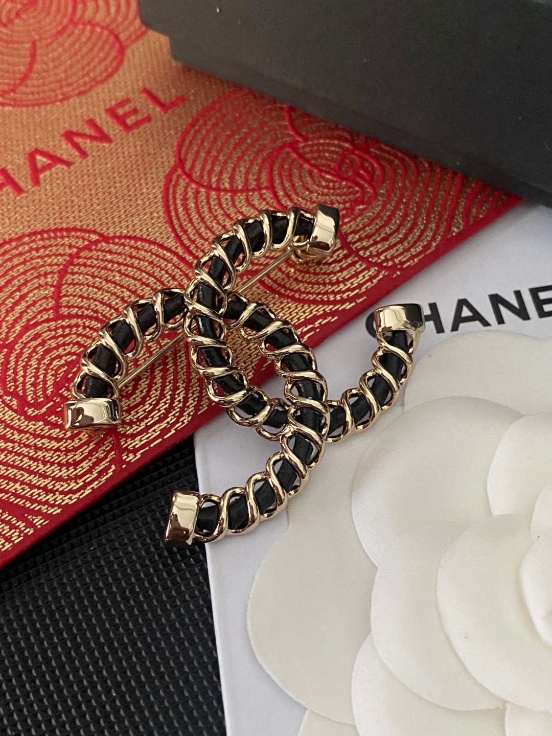 Chanel ZP打版 小香 CHANEL 施华洛进口真皮手串字母组合胸针