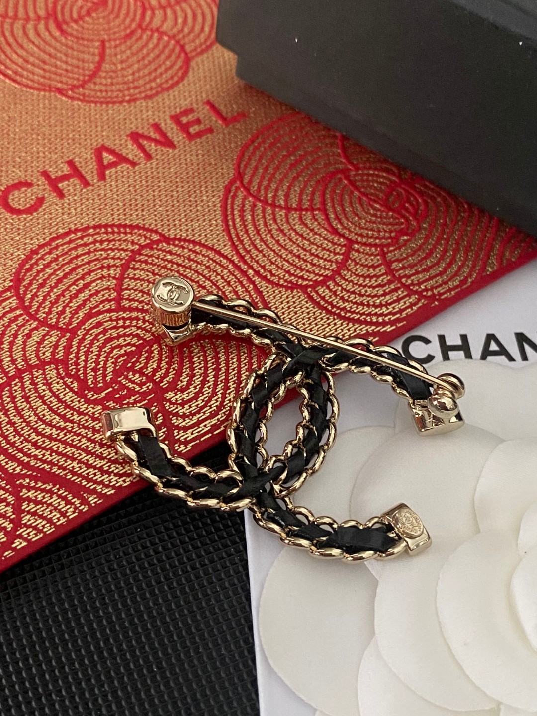 Chanel ZP打版 小香 CHANEL 施华洛进口真皮手串字母组合胸针