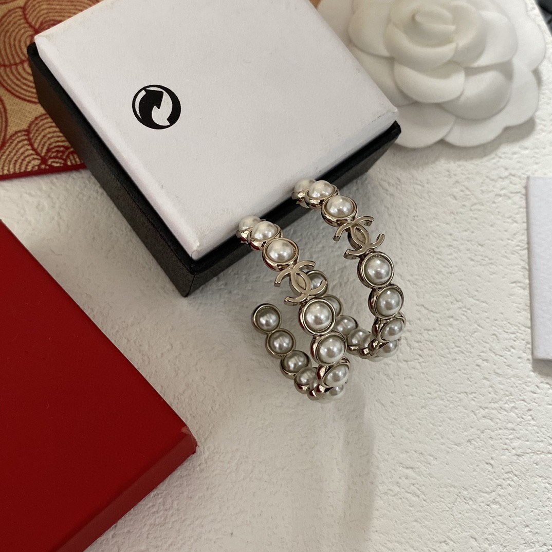 Chanel Chanel小香弯弯圆圈珠耳钉Z 7000