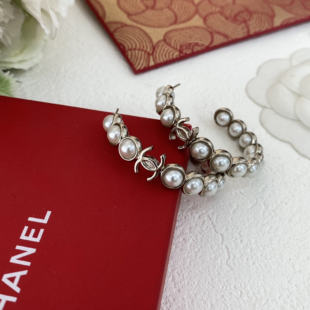 Chanel Chanel小香弯弯圆圈珠耳钉Z 7000