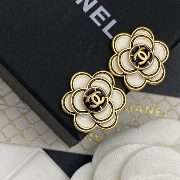 Chanel Серьги гвоздики