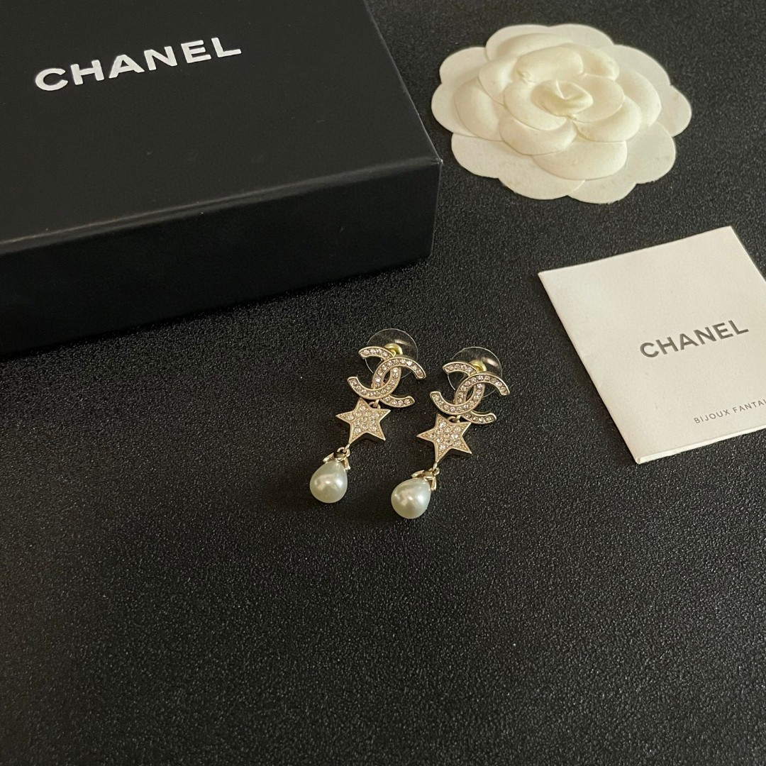 Chanel Chanel最新款双C五角星镶钻水滴珍珠耳钉镶嵌施华洛世奇钻 非常闪 非常仙 无敌难做