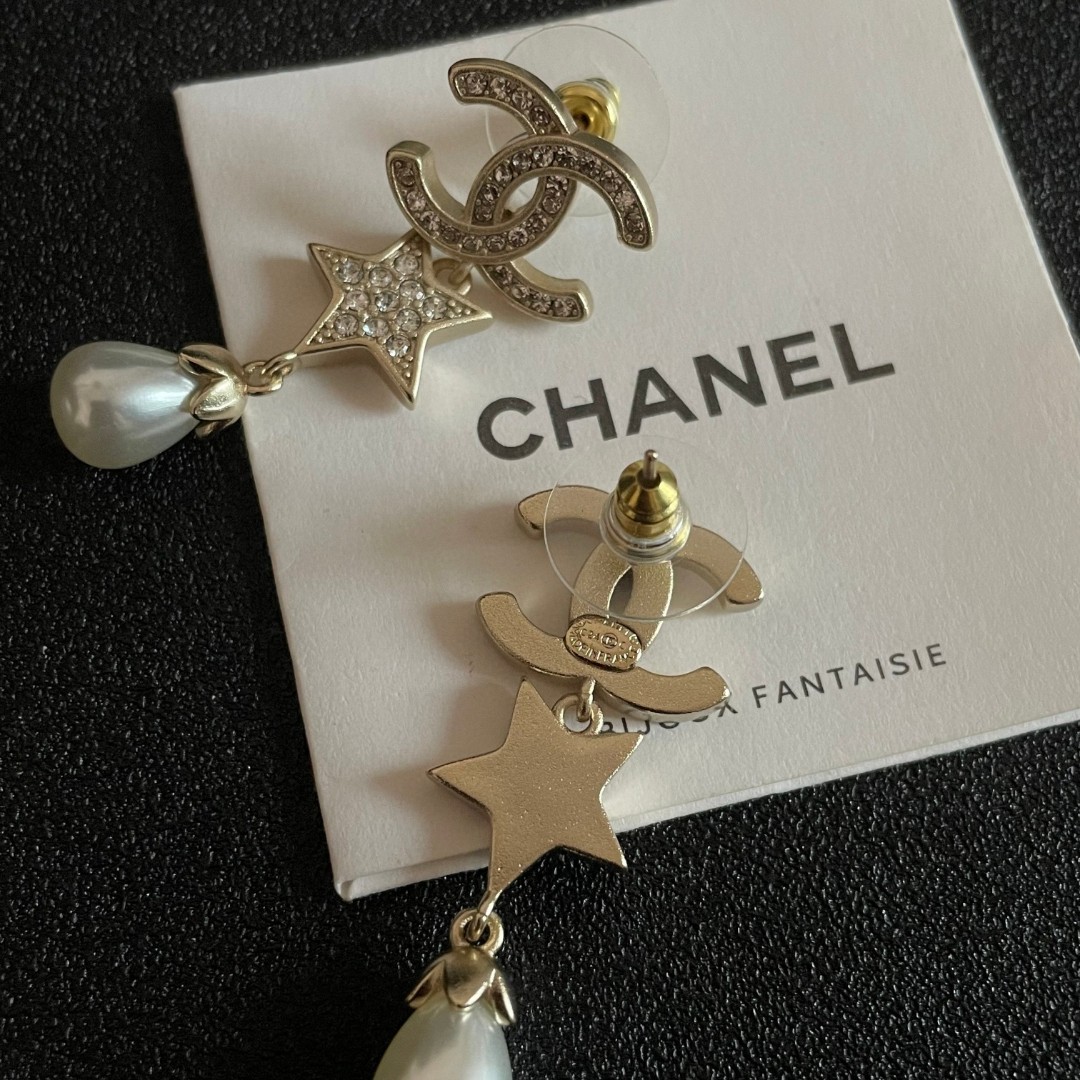 Chanel Chanel最新款双C五角星镶钻水滴珍珠耳钉镶嵌施华洛世奇钻 非常闪 非常仙 无敌难做