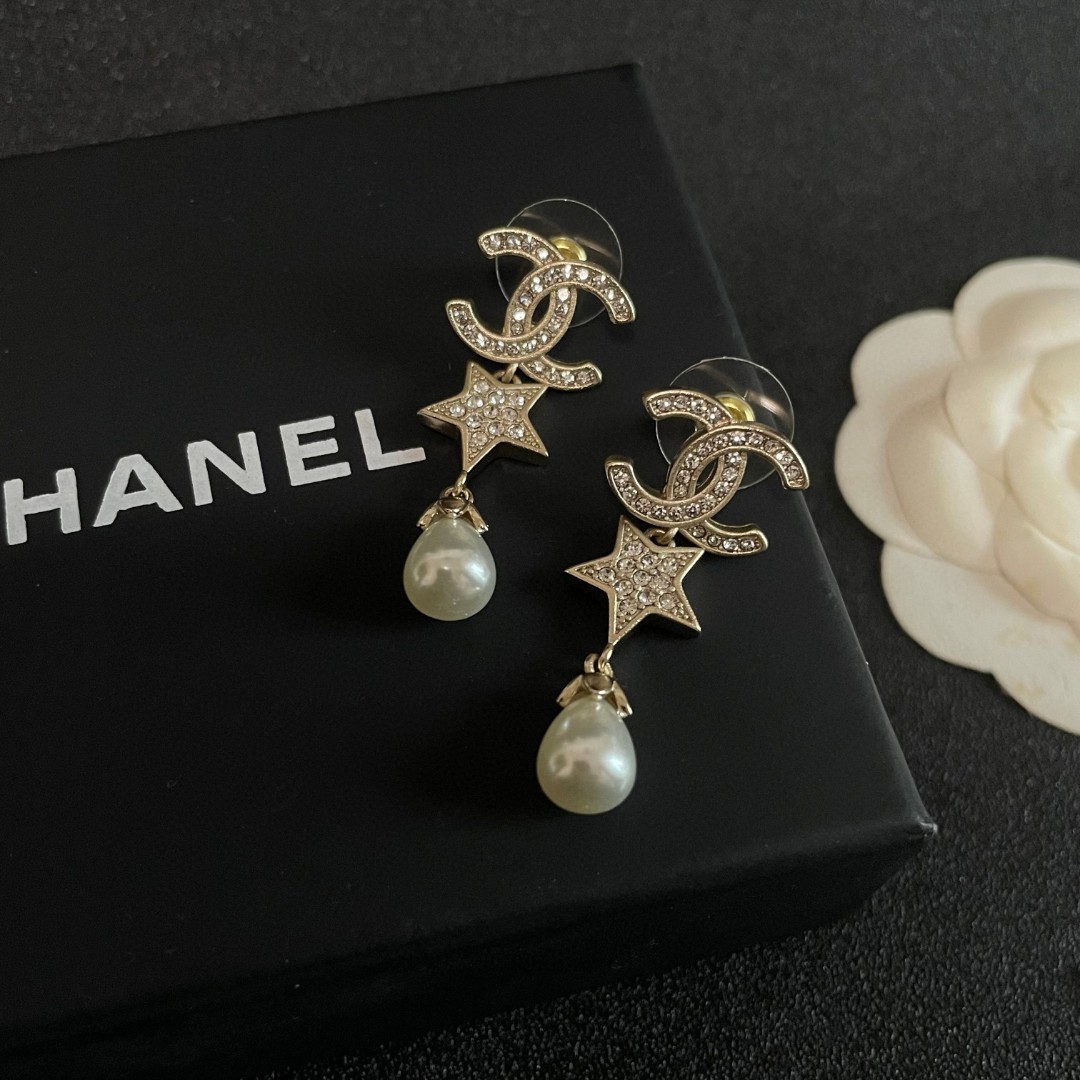 Chanel Chanel最新款双C五角星镶钻水滴珍珠耳钉镶嵌施华洛世奇钻 非常闪 非常仙 无敌难做