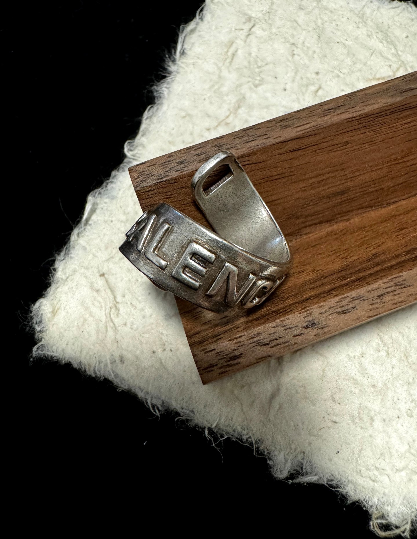 Stylish Multi-Element Design Ring: Classic, Elegant, Noble, and Cold - 图片 1
