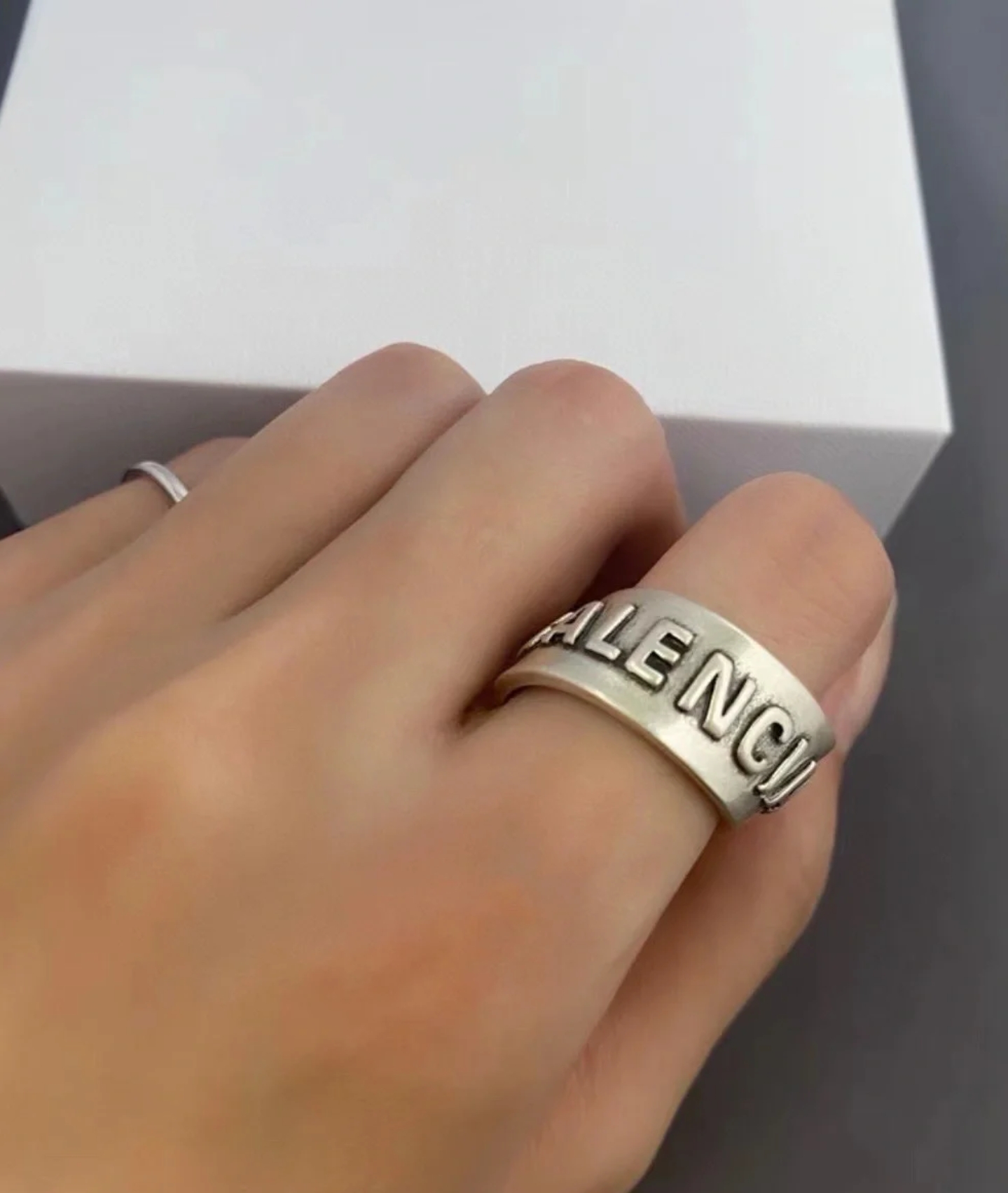 Stylish Multi-Element Design Ring: Classic, Elegant, Noble, and Cold - 图片 9