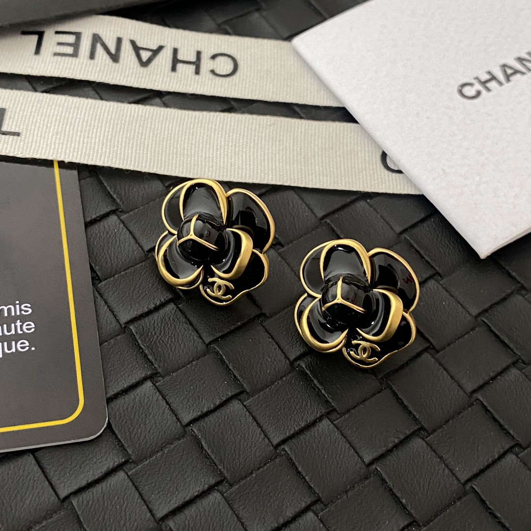 💘CHANEL小香最新🆕黑色金边立体山茶花耳钉耳环💞热销款火爆上新❣🛍同步专柜‼高端品质‼代购级别‼做工