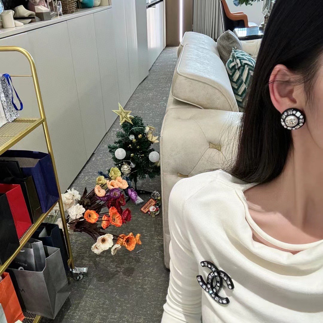 Chanel ZP打版 小香 CHANEL 不规则晶钻圆形字母圆环耳钉耳环