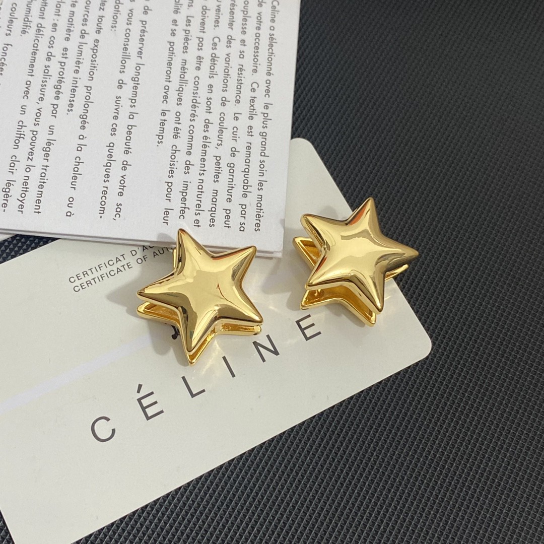 Celine Celine赛琳凯旋门双面立体五角星耳环 佩戴方法耳扣耳钉 赛琳已经自成一股流行元素