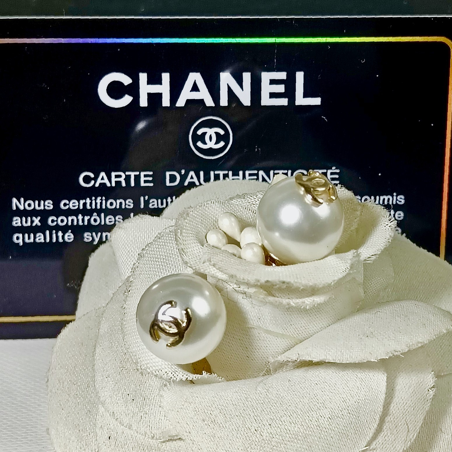 💘新款高货🥰Chanel 小香双C简约迷你小珍珠耳钉🌺原版清晰字印 这款耳环真的超级美👗看着设计简单👍但