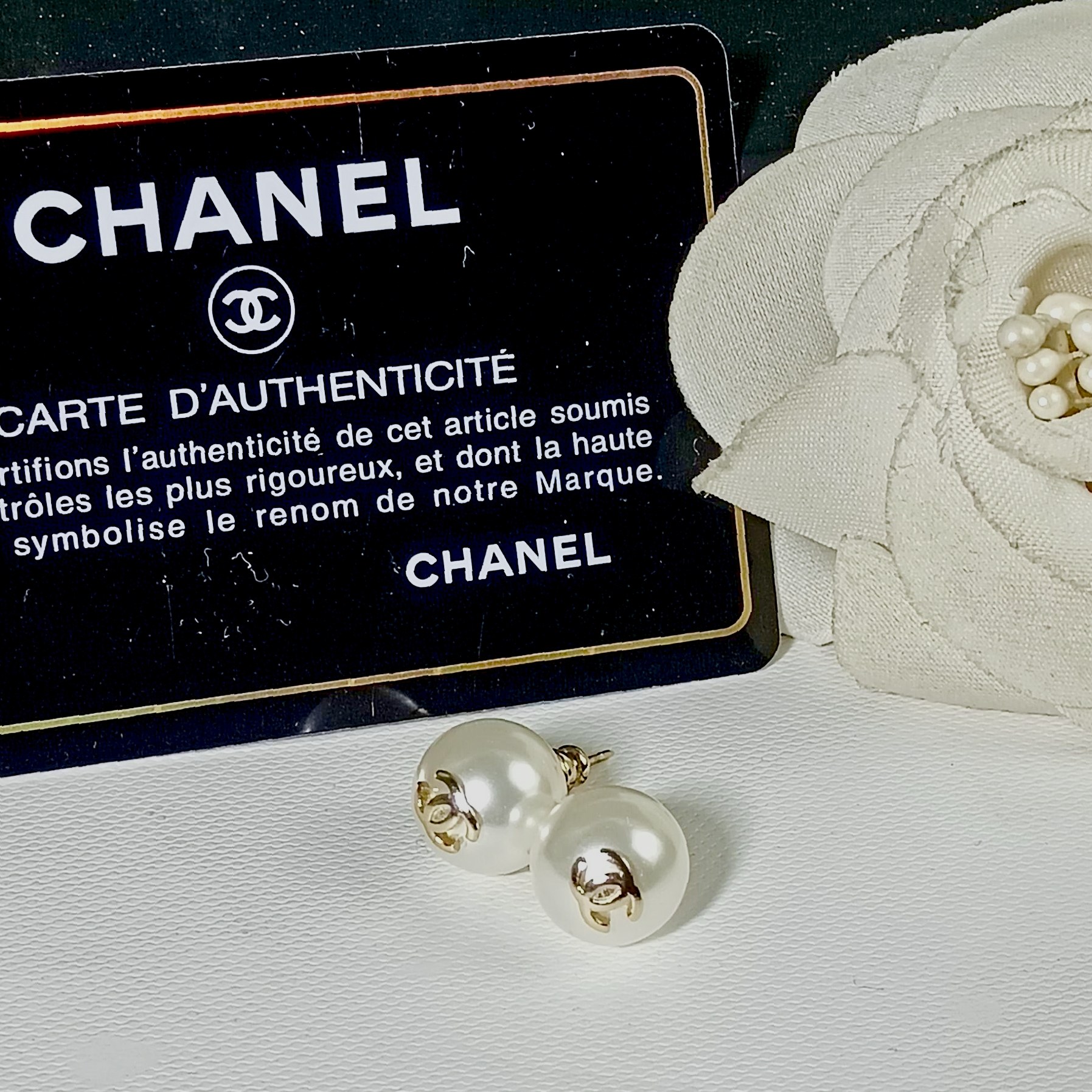 💘新款高货🥰Chanel 小香双C简约迷你小珍珠耳钉🌺原版清晰字印 这款耳环真的超级美👗看着设计简单👍但