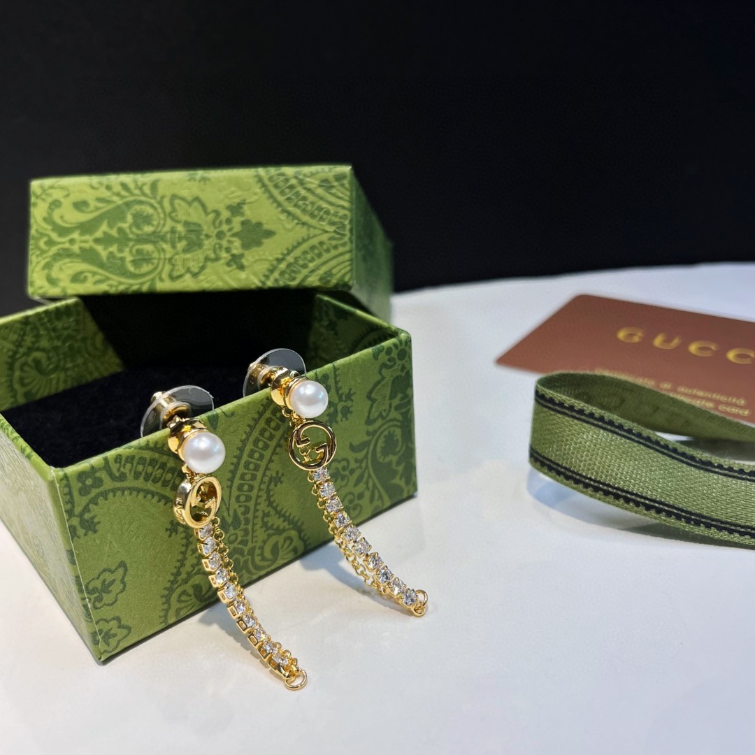 Gucci流苏链条小耳钉 - シンプルでエレガントなデザイン