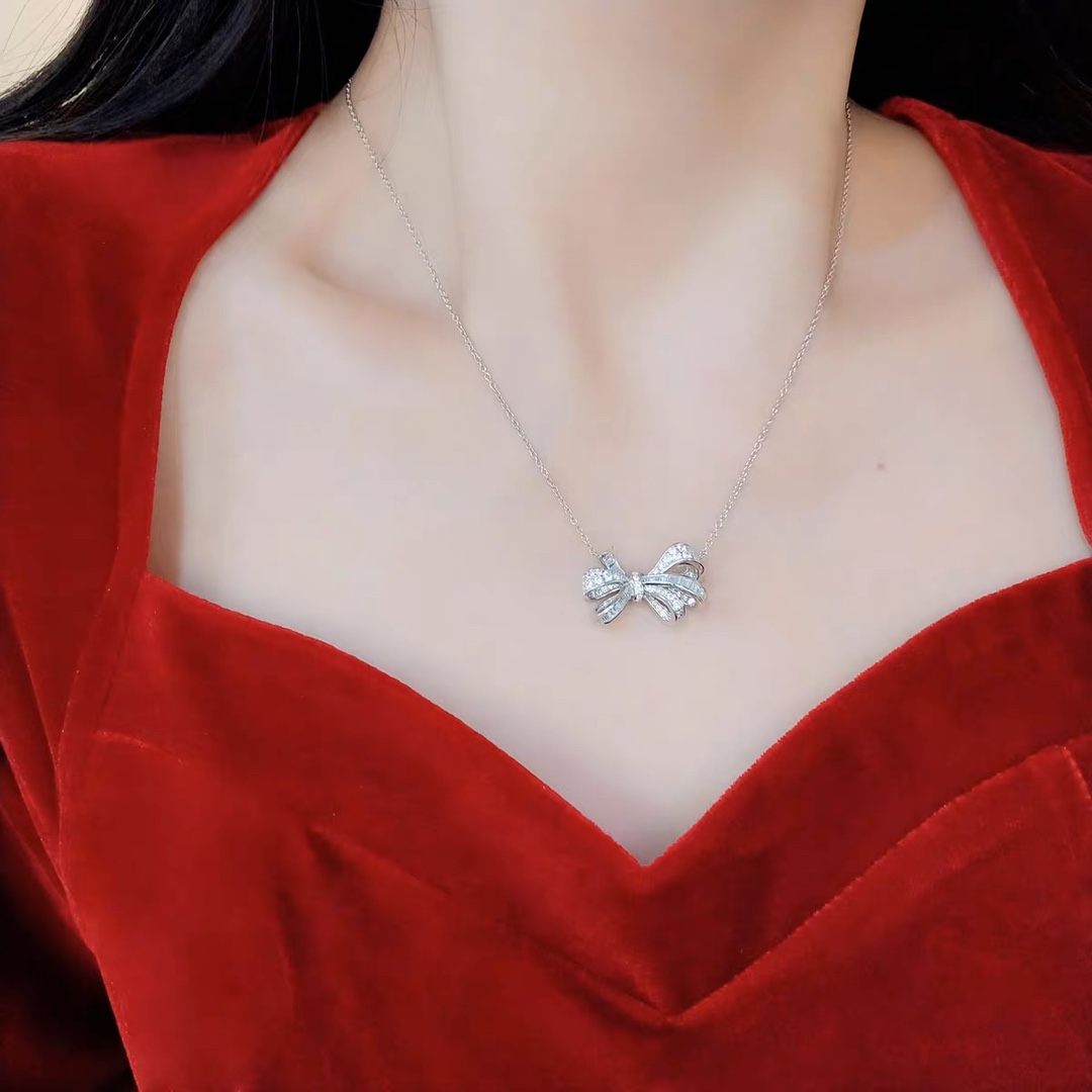 “High-End Custom Gold Necklace with Sapphire from Graf’s Sunburst Jewelry Series: Refined Micro-Engineered Elegance” - 图片 6