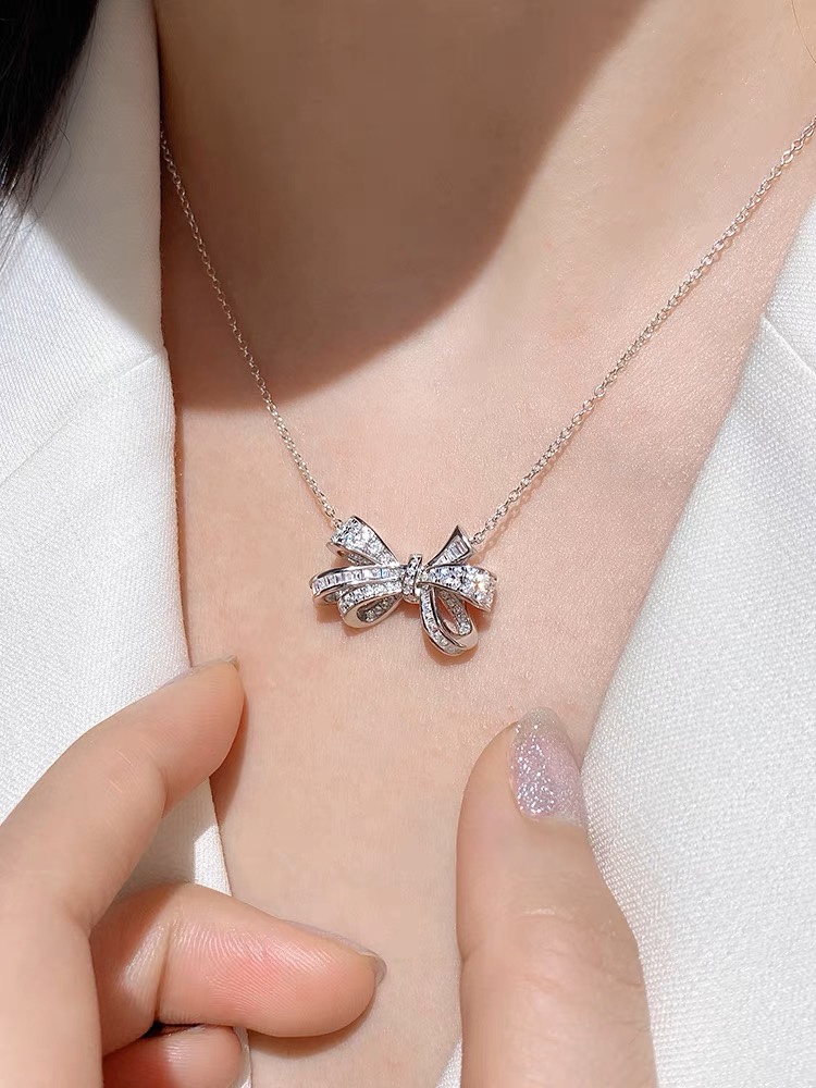 “High-End Custom Gold Necklace with Sapphire from Graf’s Sunburst Jewelry Series: Refined Micro-Engineered Elegance” - 图片 9