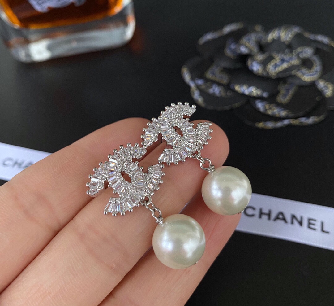 Chanel 卖疯了小香官网主推 精工版小香