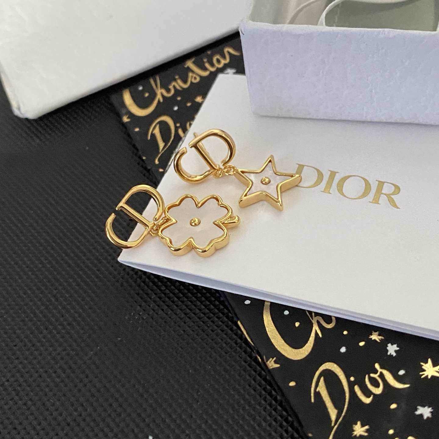 Dior Dior新款CD吊四叶草白贝母星星耳环26Cruise新款系列