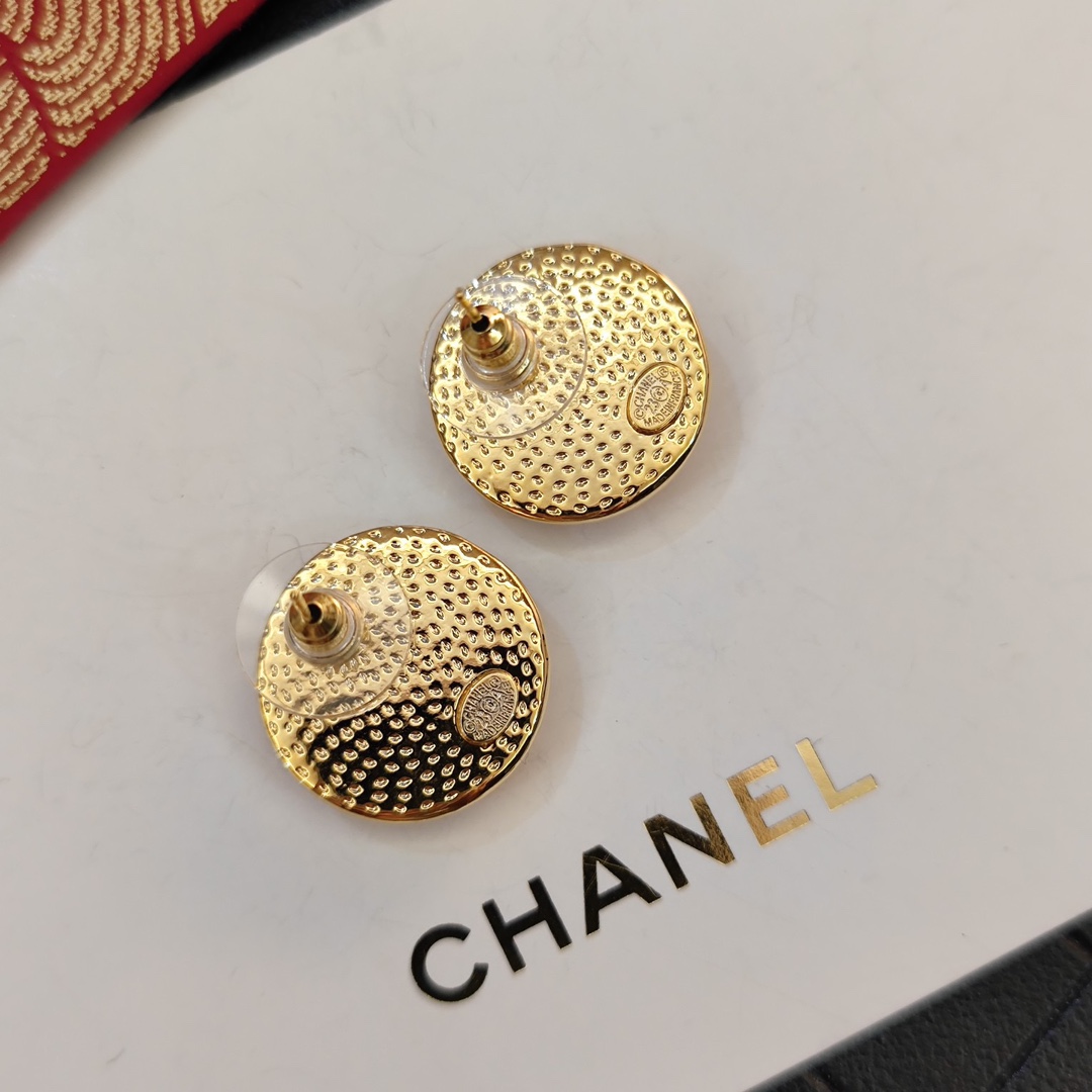 Chanel 抢手好货快 Chanel香家 最新款黑玛瑙圆环耳钉耳环 logo字印 非常不错的款式推荐