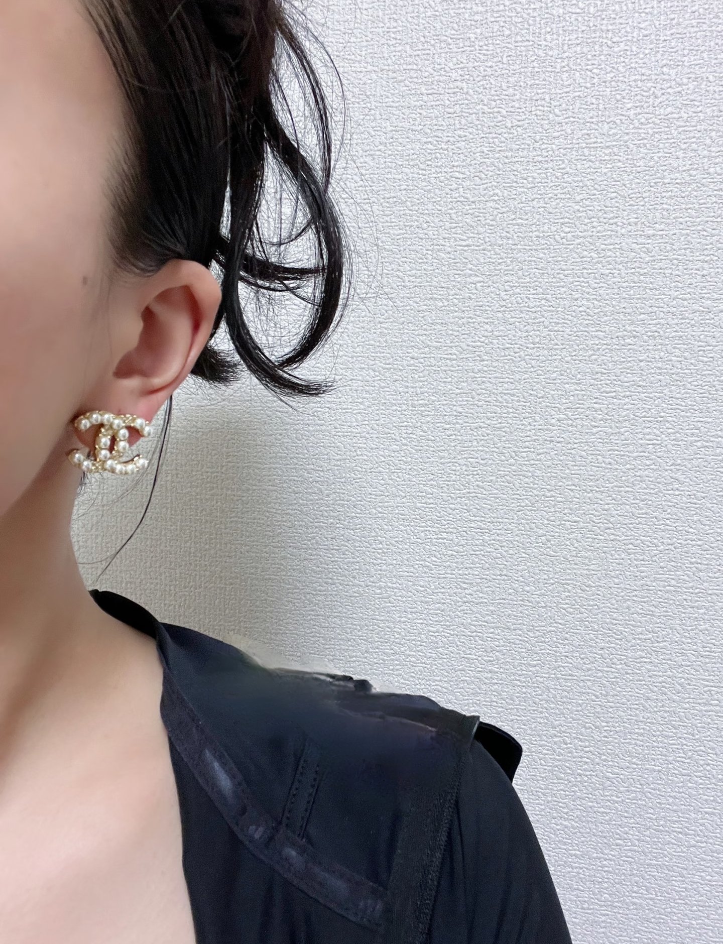Chanel 卖疯了小香官网主推 精工版小香 最新 Chanel 微镶施华洛米粒珍珠字母耳钉耳环