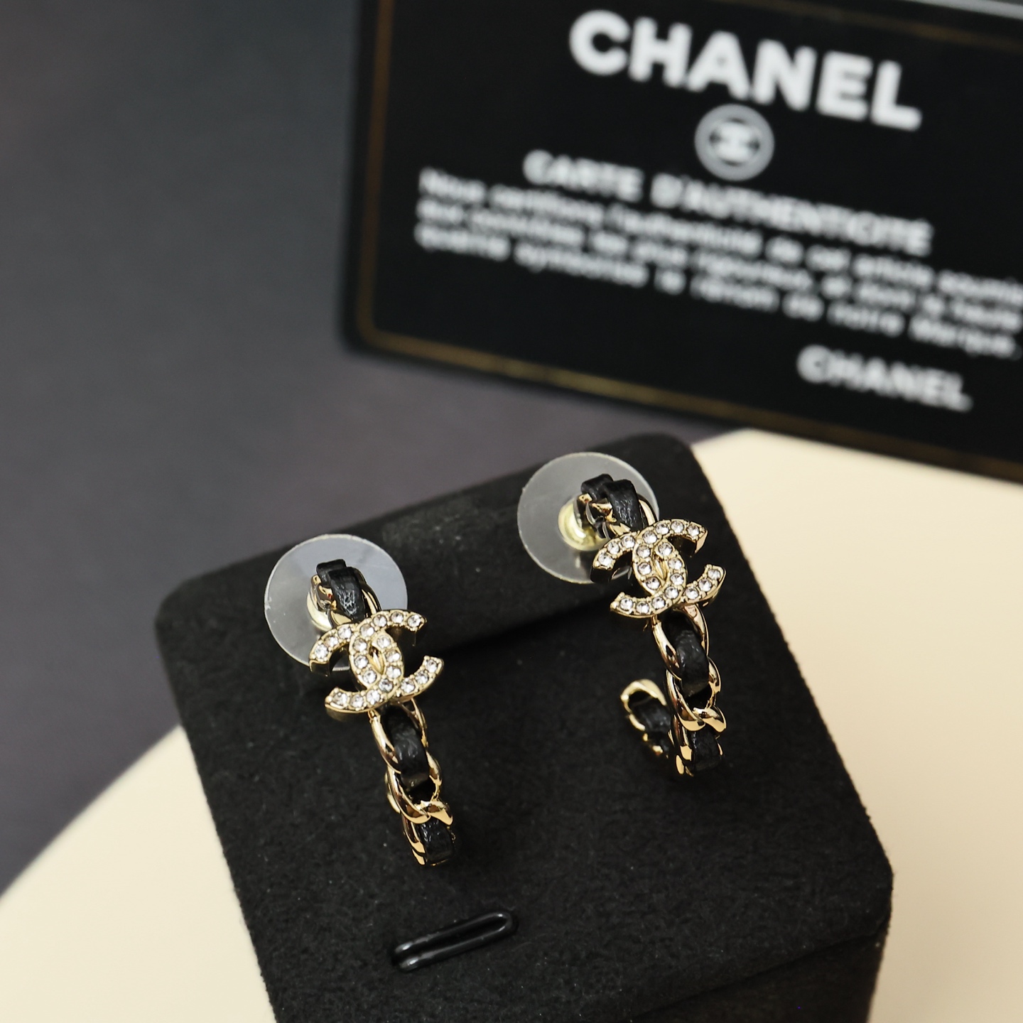 Chanel 本季必入 圆圈穿皮双c镂空晶钻字母耳钉金高银同款