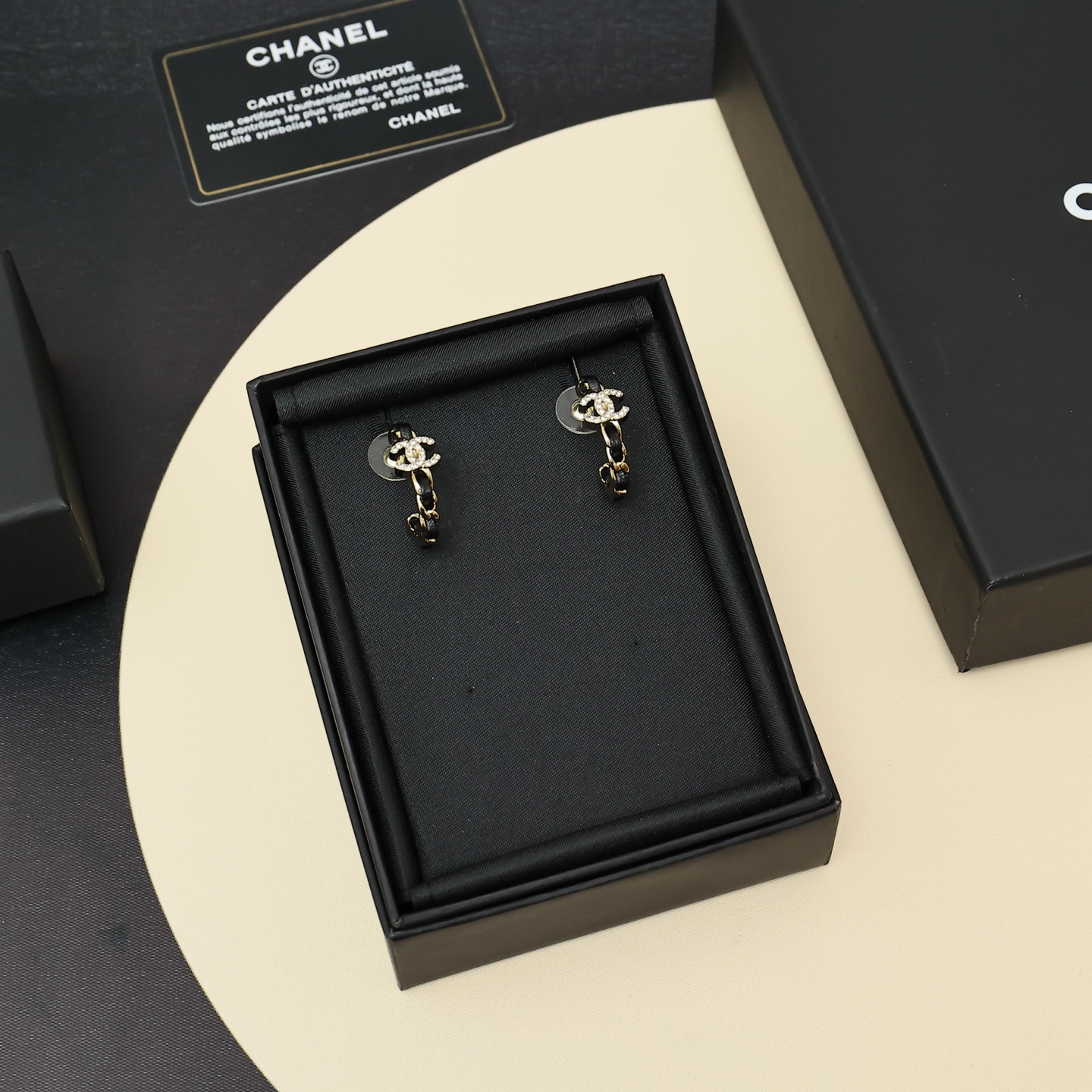Chanel 本季必入 圆圈穿皮双c镂空晶钻字母耳钉金高银同款