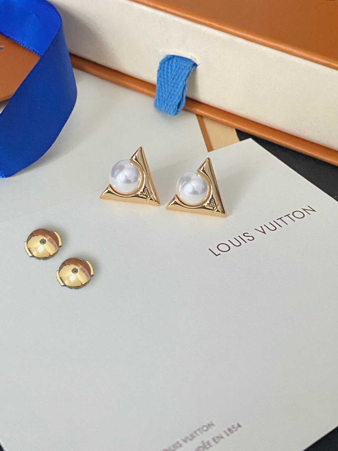 Louis Vuitton 配飞碟耳塞 新款 LV 耳钉 Louis
