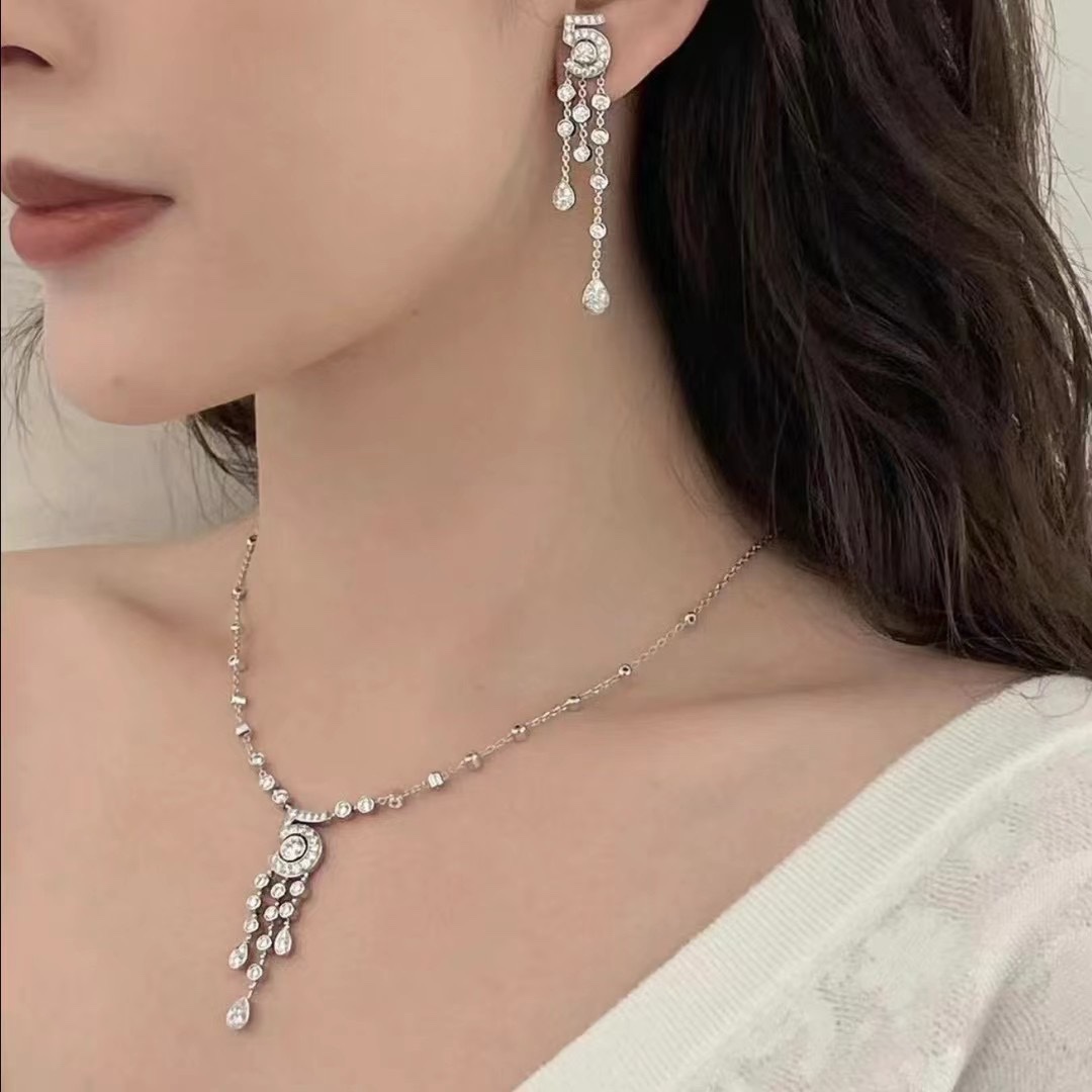 Chanel V金材质 香奈儿5字流苏耳钉 款