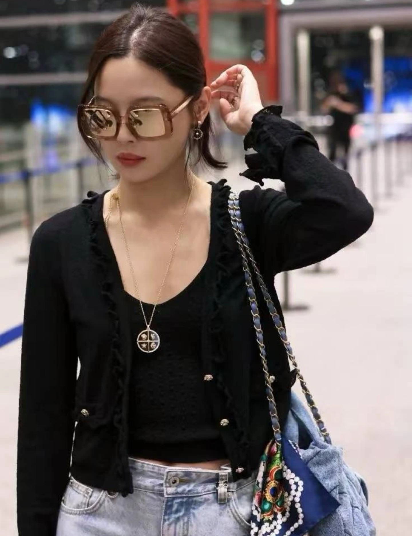 💘辛芷蕾同款✨ 精工高版 CHANE*小香 coco菱格双色晶钻圆环耳钉。热销款，市面最高版本，CNC 