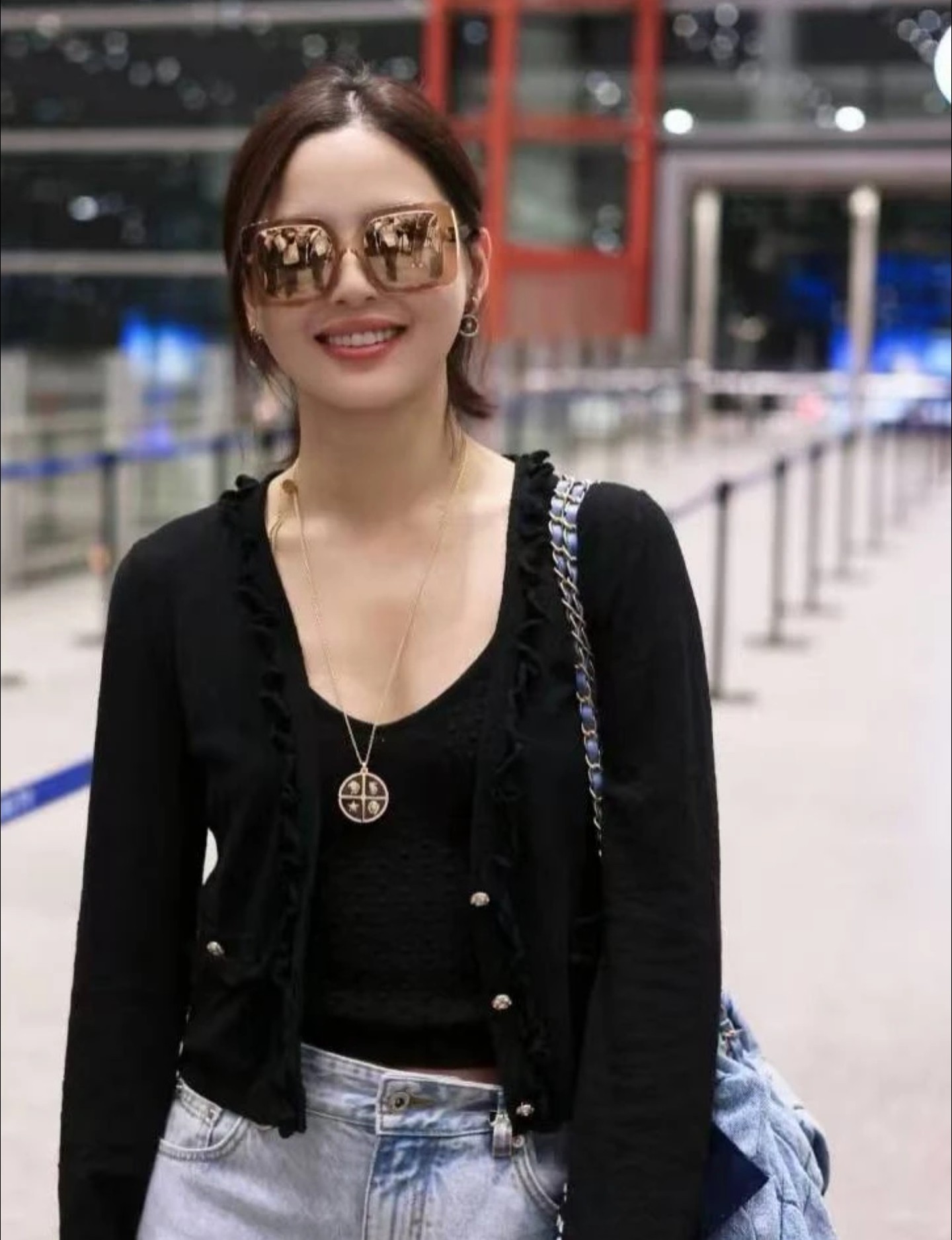 💘辛芷蕾同款✨ 精工高版 CHANE*小香 coco菱格双色晶钻圆环耳钉。热销款，市面最高版本，CNC 