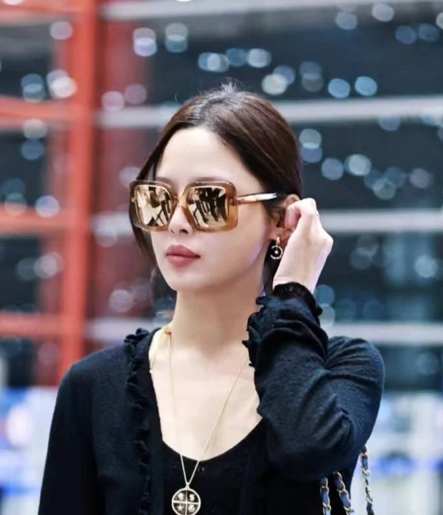 💘辛芷蕾同款✨ 精工高版 CHANE*小香 coco菱格双色晶钻圆环耳钉。热销款，市面最高版本，CNC 