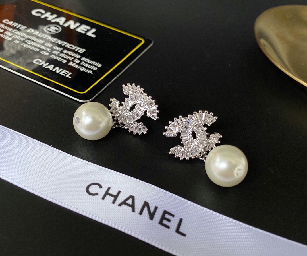 Chanel 卖疯了小香官网主推 精工版小香