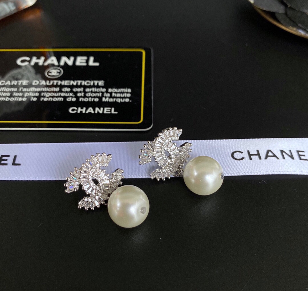 Chanel 卖疯了小香官网主推 精工版小香