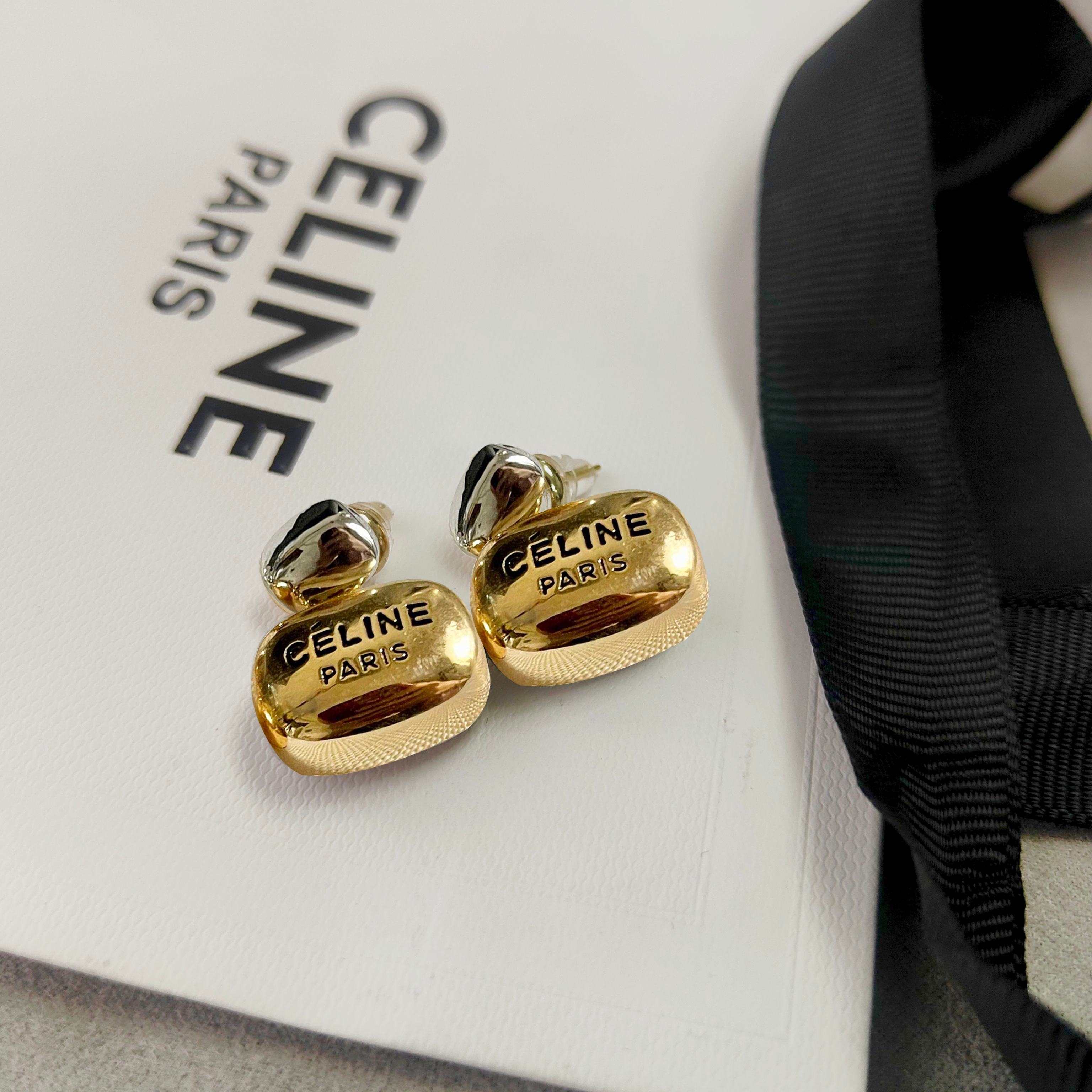 Celine Celine塞林封底手工拉丝双珠字母耳钉 又简约 又很有创意的设计