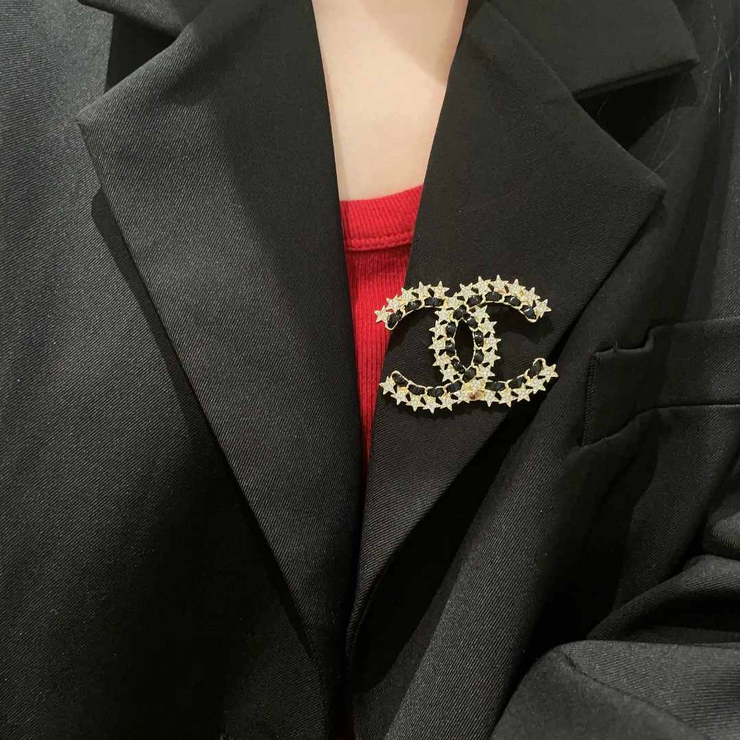 Chanel CHANEL小香 五角星晶钻穿皮字母胸针 最新款同步上新香奈儿最新款胸针 胸针