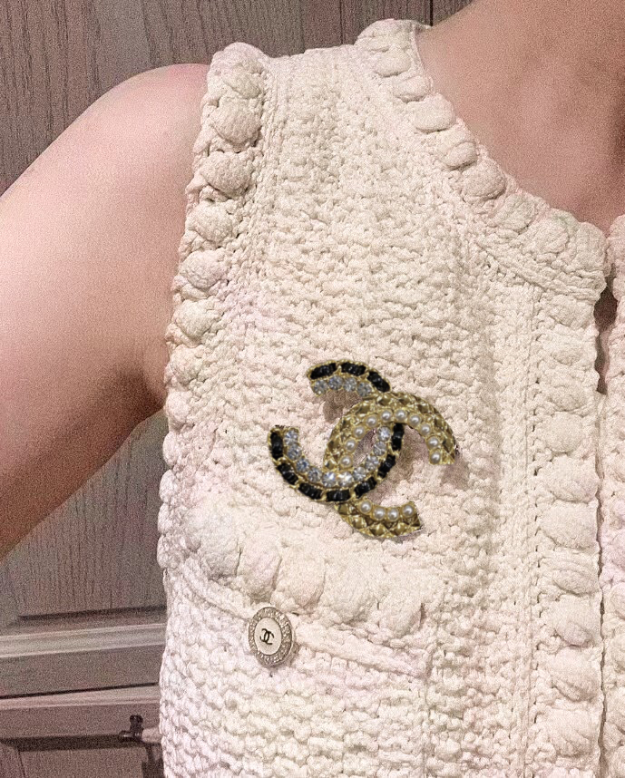 Chanel ZP打版 小香 CHANEL 施华洛晶钻皮串珍珠字母胸针
