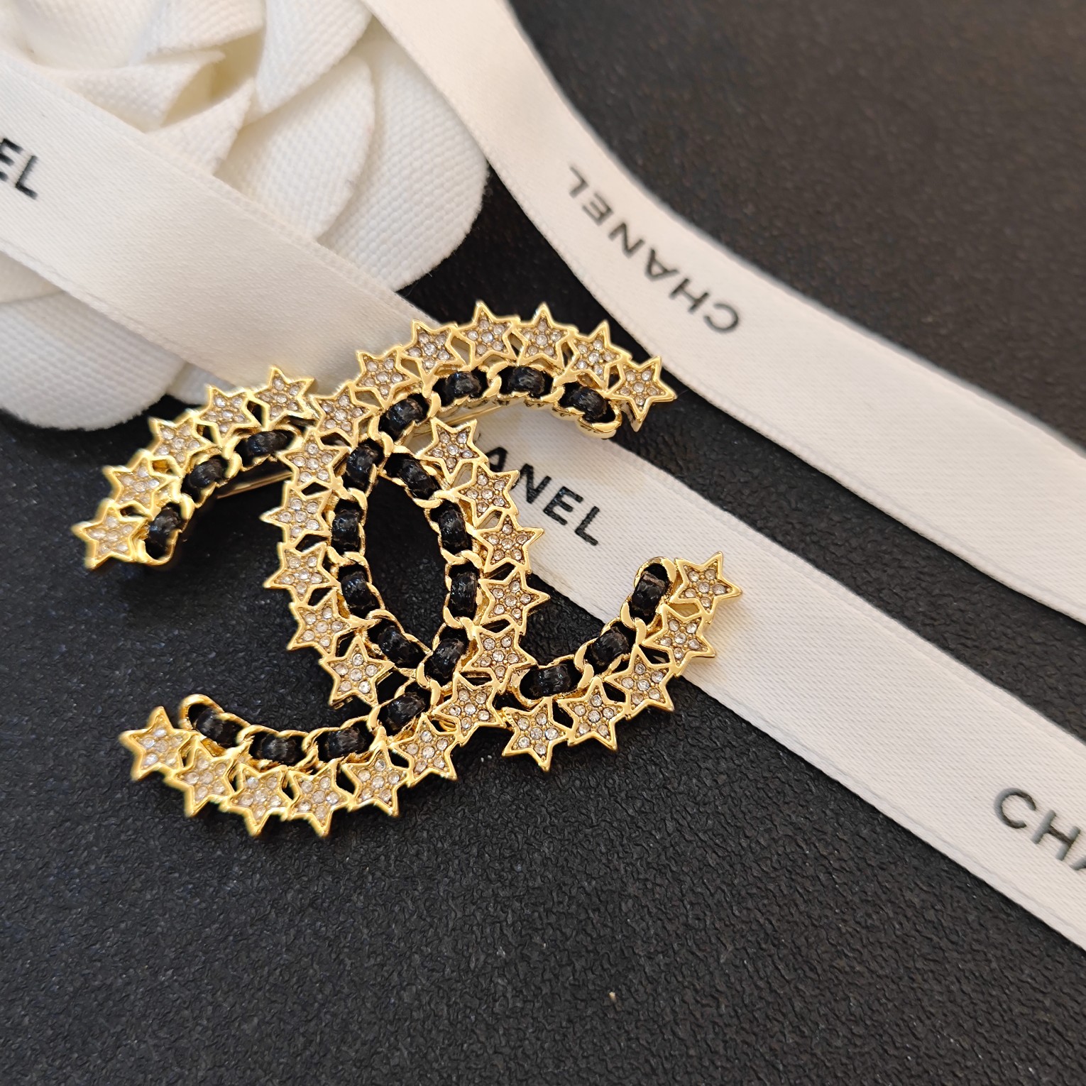 Chanel CHANEL小香 五角星晶钻穿皮字母胸针 最新款同步上新香奈儿最新款胸针 胸针