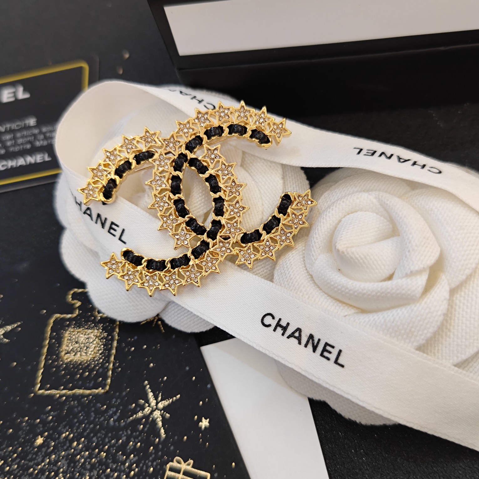 Chanel CHANEL小香 五角星晶钻穿皮字母胸针 最新款同步上新香奈儿最新款胸针 胸针