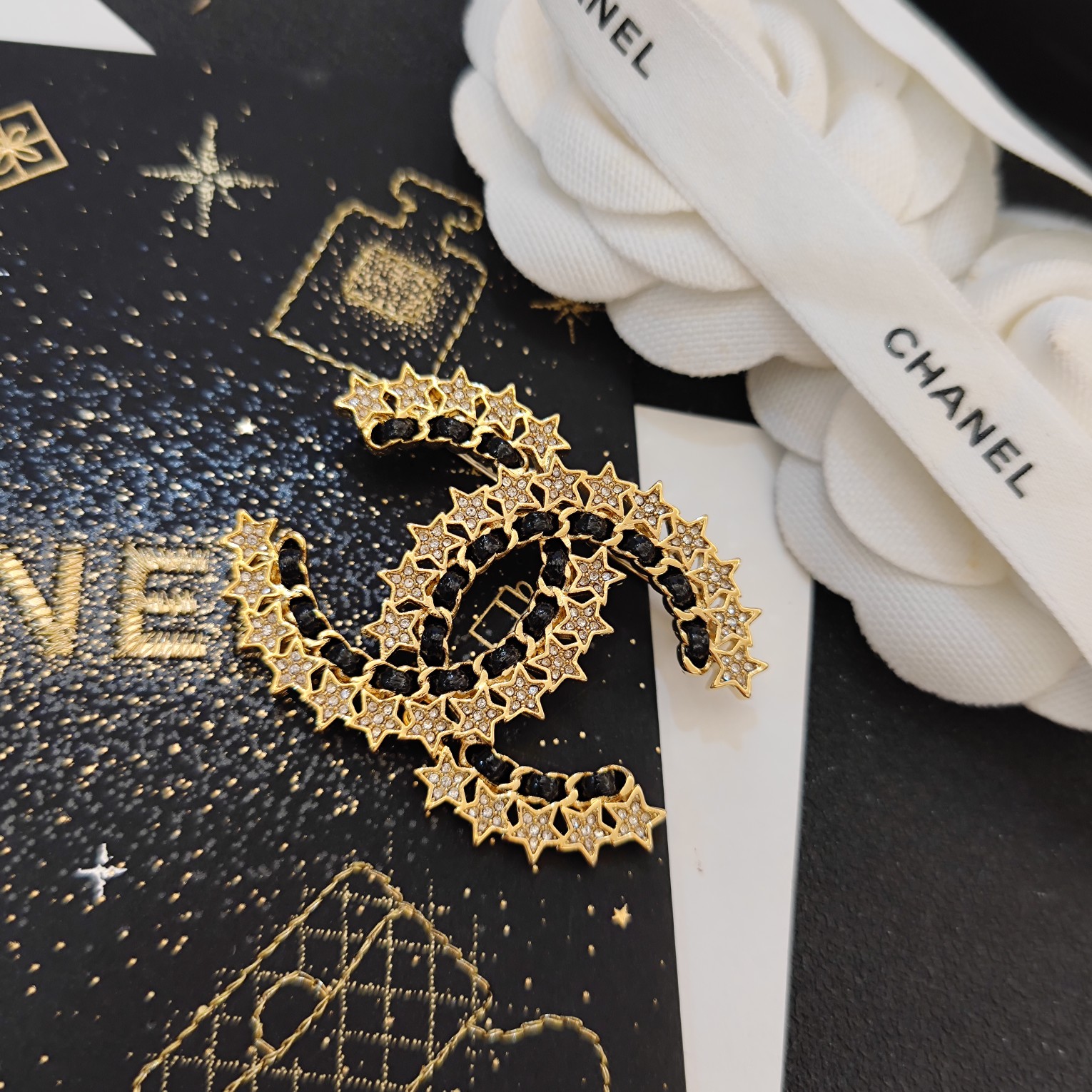 Chanel CHANEL小香 五角星晶钻穿皮字母胸针 最新款同步上新香奈儿最新款胸针 胸针